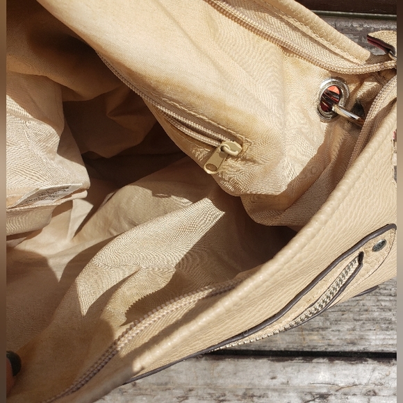 FLORAL SATIN LIKE, AND FAUX LEATHER CROSSBODY. - Picture 4 of 6